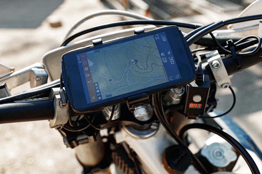 Quad Lock vs. Alternatives (Phone Ride) : Quel Support Téléphone Moto Choisir pour la Performance et le Prix?